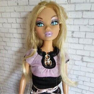 Mattel Barbie 2004 My Scene Shopping Spree Levi’s Barbie Fashion Doll C1246